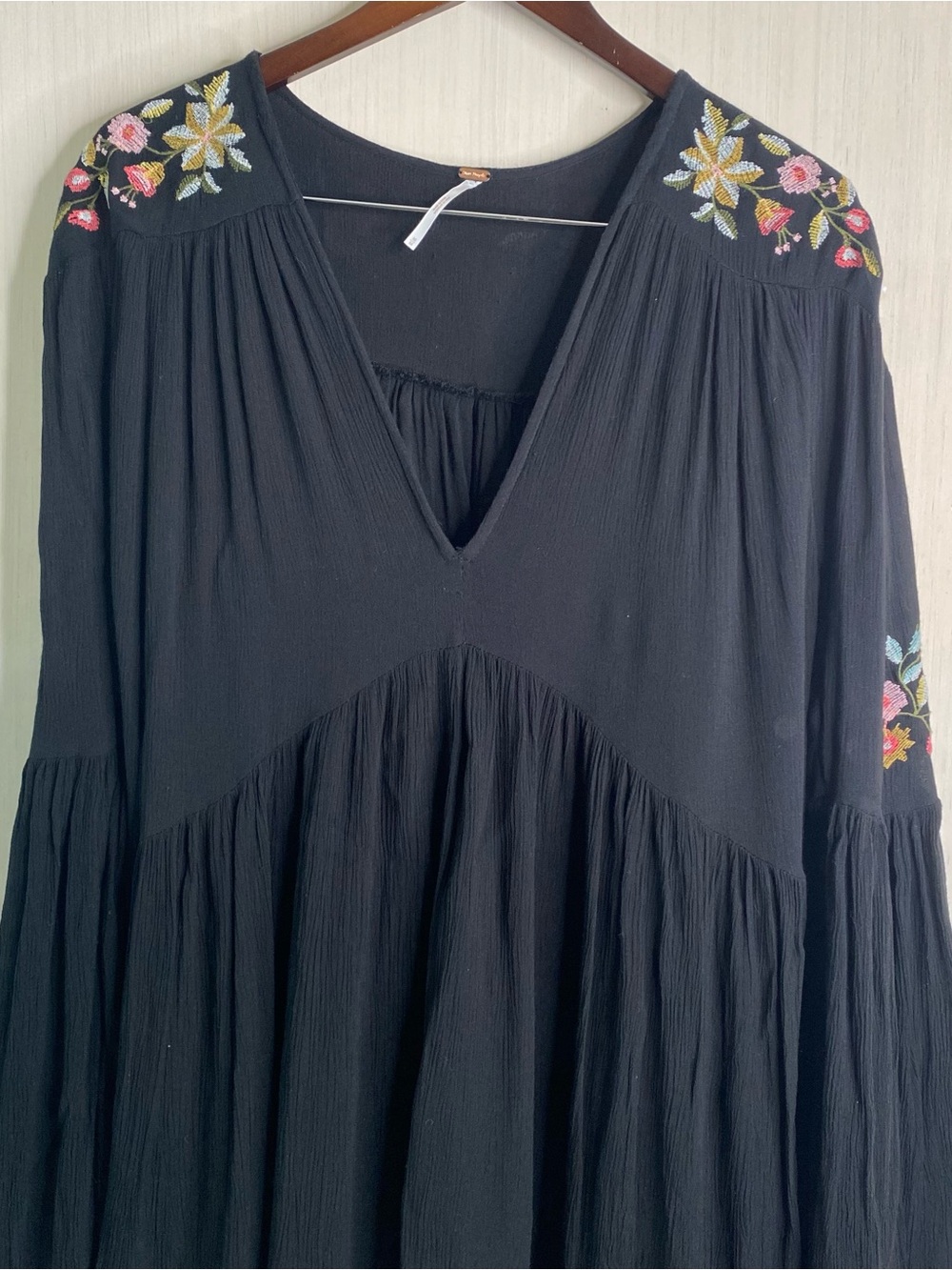 Free People Women’s Te Amo Lined Mini Black Floral Embroidery Dress Boho Medium - Picture 4 of 8